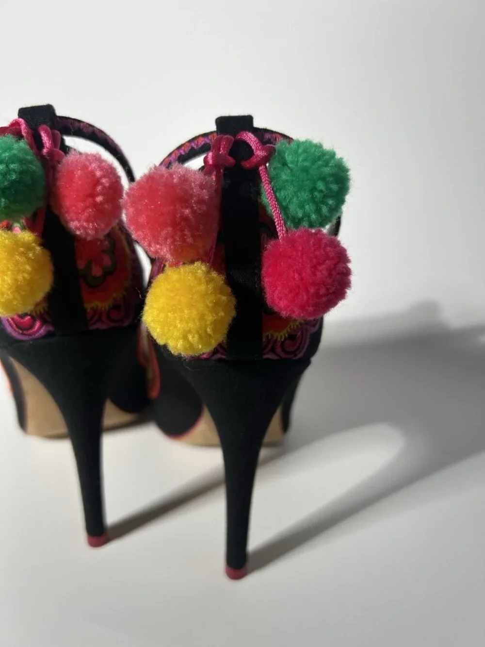 L.K. Bennett Caroline Issa Limited Edition Parrot Heels EU 38 - Picture 9 of 15